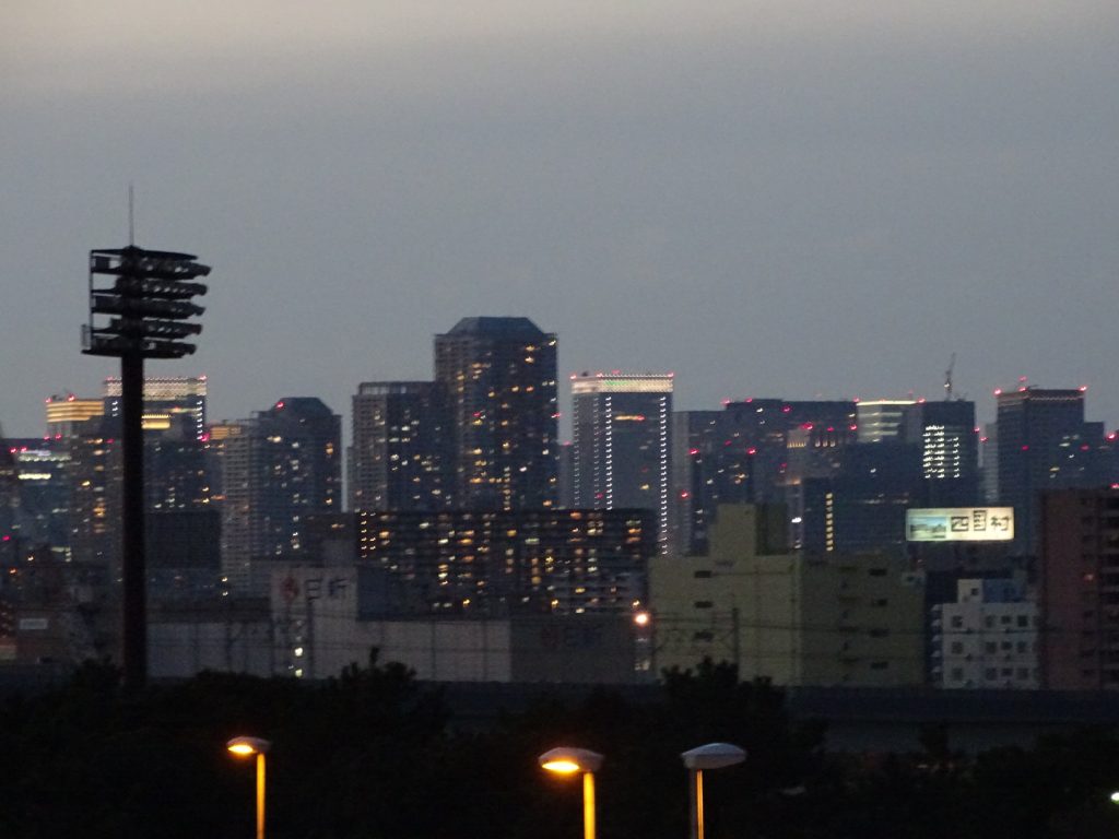 京葉線新木場駅の夜景